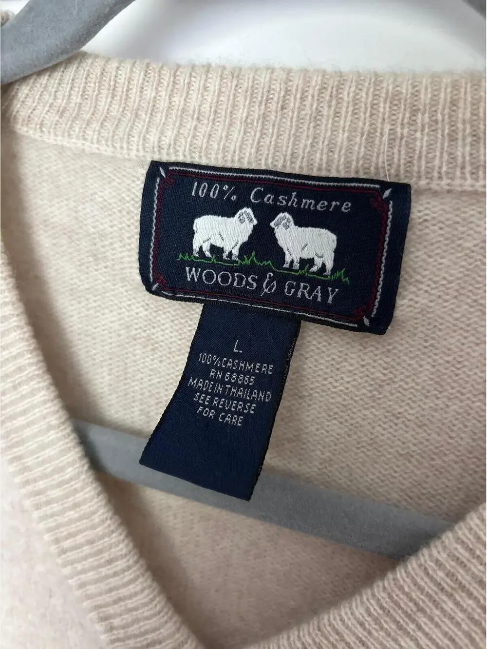 100% Cashmere Cream V neck women’s sweater Size Lg